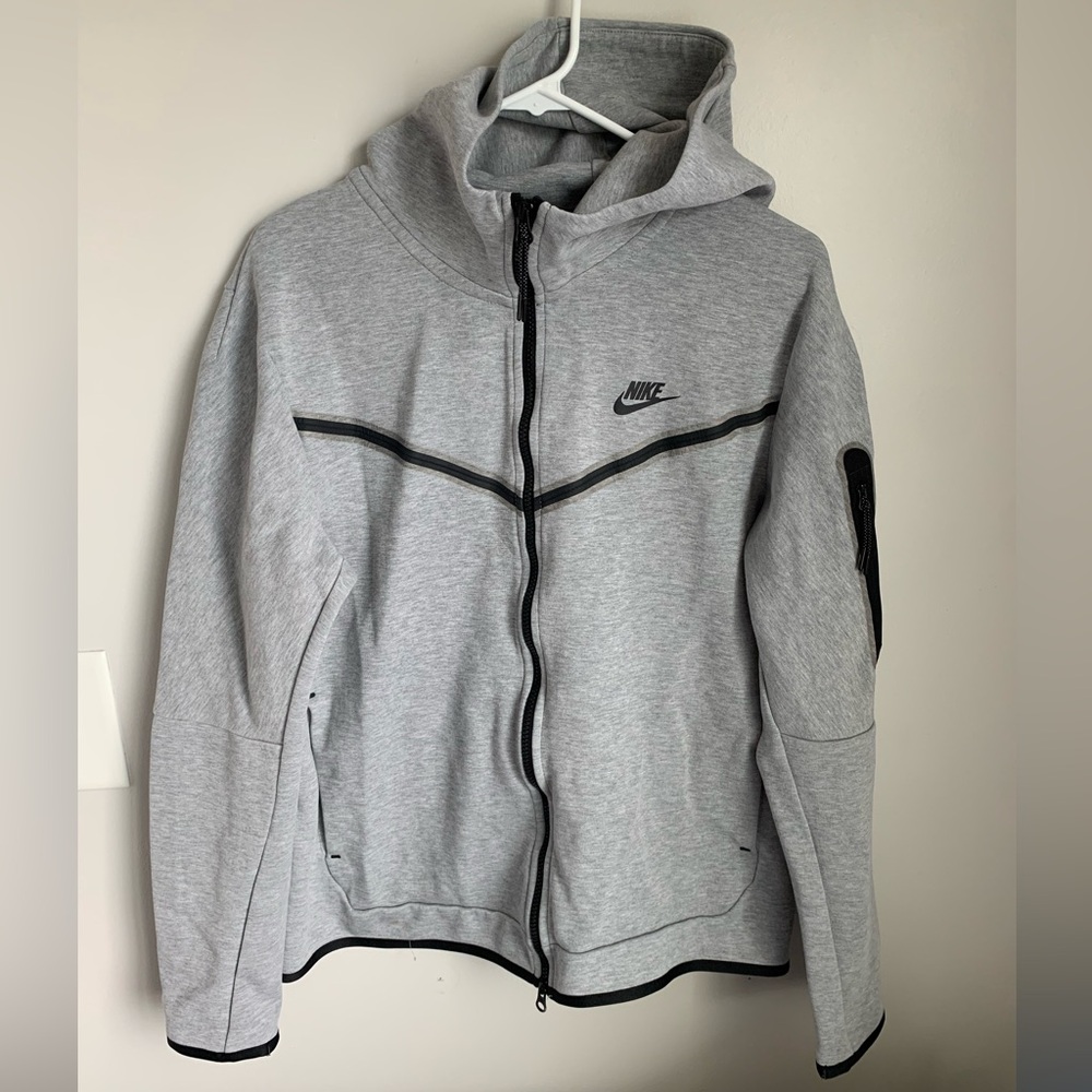 Nike Tech Large Gray Windrunner
